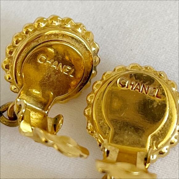 CHANEL Vintage 80s Clover Enamel Faux Pearl Clip On Earrings Collection 26 COA - Picture 7 of 12